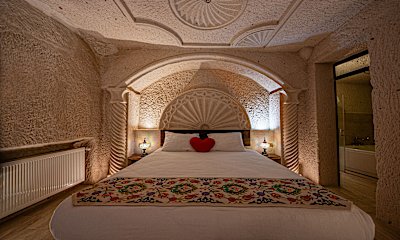 Deluxe Cave Room